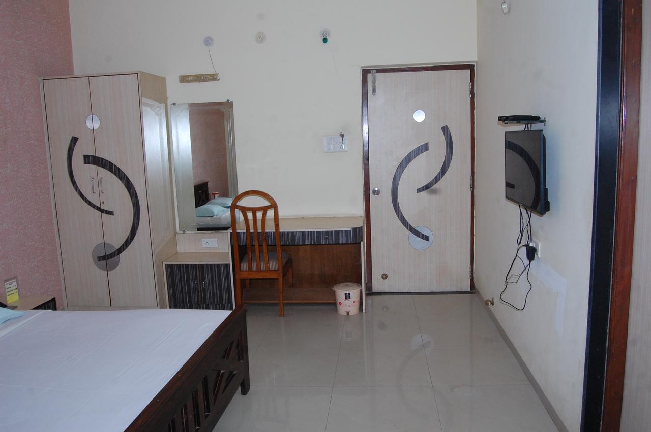 River Touch Resort Silvassa Zewnętrze zdjęcie